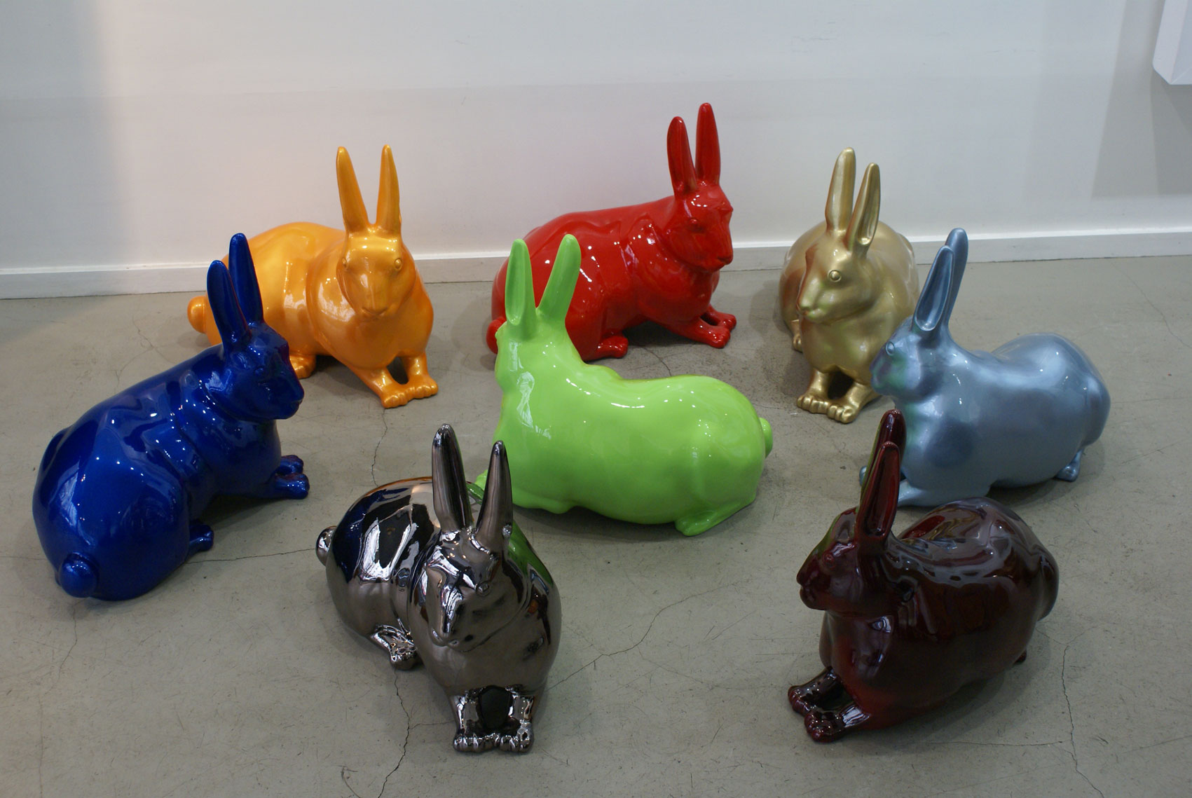 Groupe-lapins céramique-biscuit-émaillé-lapin-émailllé Thierry Bisch artiste peintre animaux tableau art  nature biodiversité conservation Monaco Prince-Albert Fondation-Prince-Albert-de-Monaco 