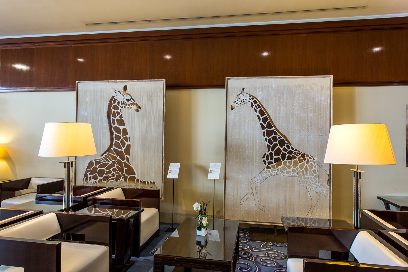 HOTEL FAIRMONT MONACO girafe-de-rothschild-extinction-protégé-disparition-peinture-animalière Thierry Bisch artiste peintre animaux tableau art  nature biodiversité conservation  