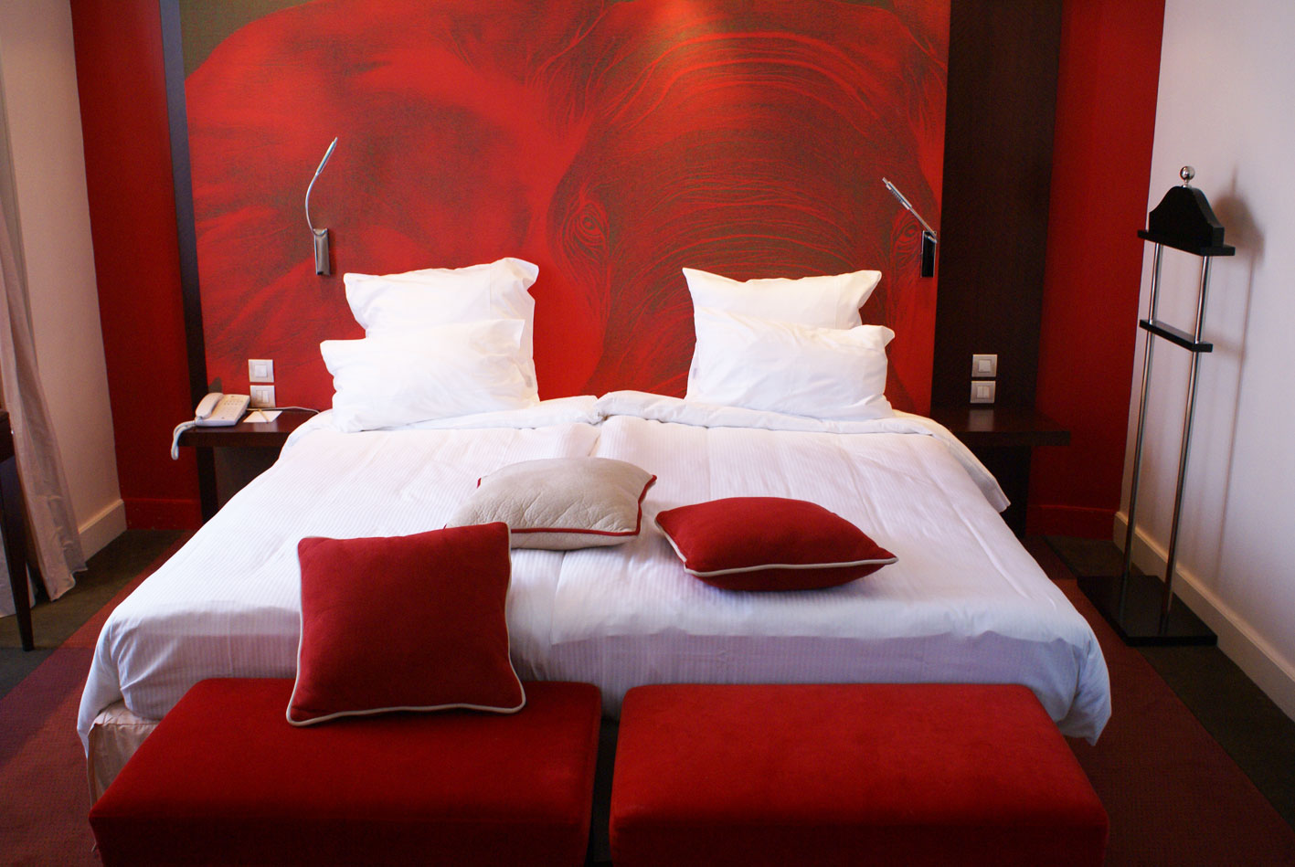 Hotel Lutetia 216 animal-painting Thierry Bisch Contemporary painter animals painting art  nature biodiversity conservation Monaco Prince-Albert Prince-Albert-of-Monaco 