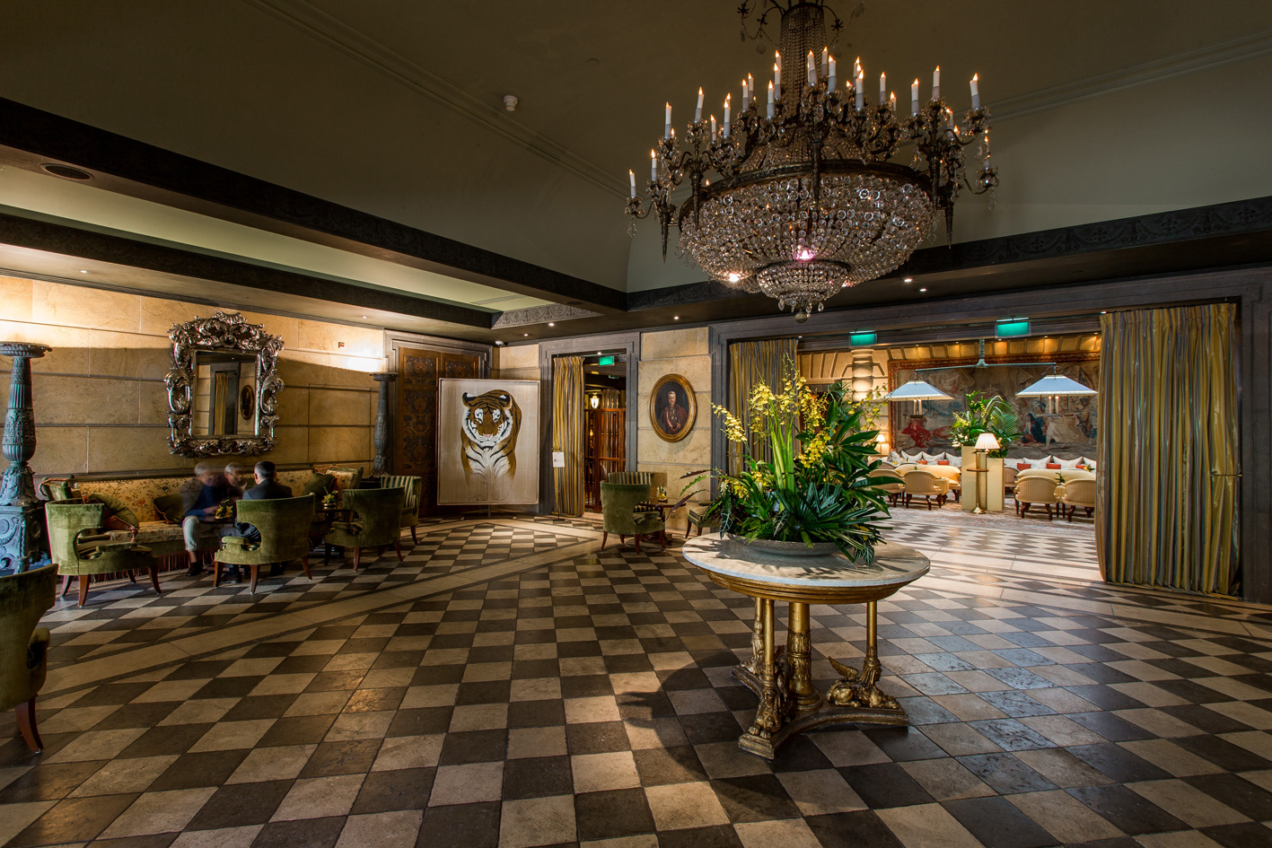 HOTEL METROPOLE MONACO tiger-siberian-amur-threatened-endangered-extinction- Thierry Bisch Contemporary painter animals painting art  nature biodiversity conservation Monaco Prince-Albert Prince-Albert-of-Monaco 