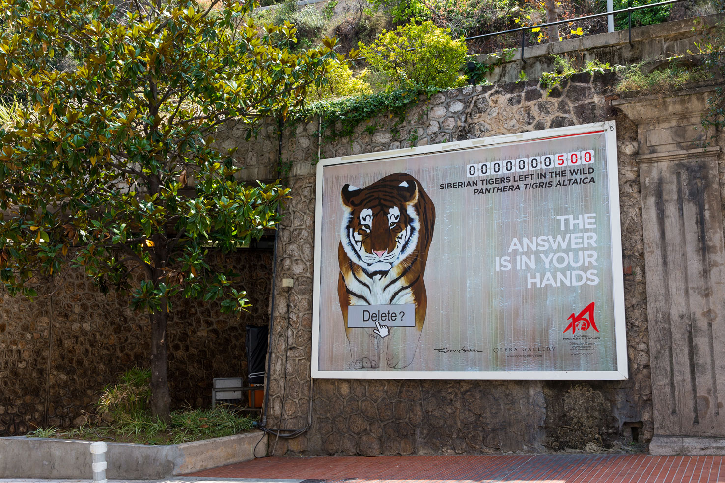 TIGER DELETE STREET POSTER tiger-siberian-amur-threatened-endangered-extinction- Thierry Bisch Contemporary painter animals painting art  nature biodiversity conservation Monaco Prince-Albert Prince-Albert-of-Monaco 