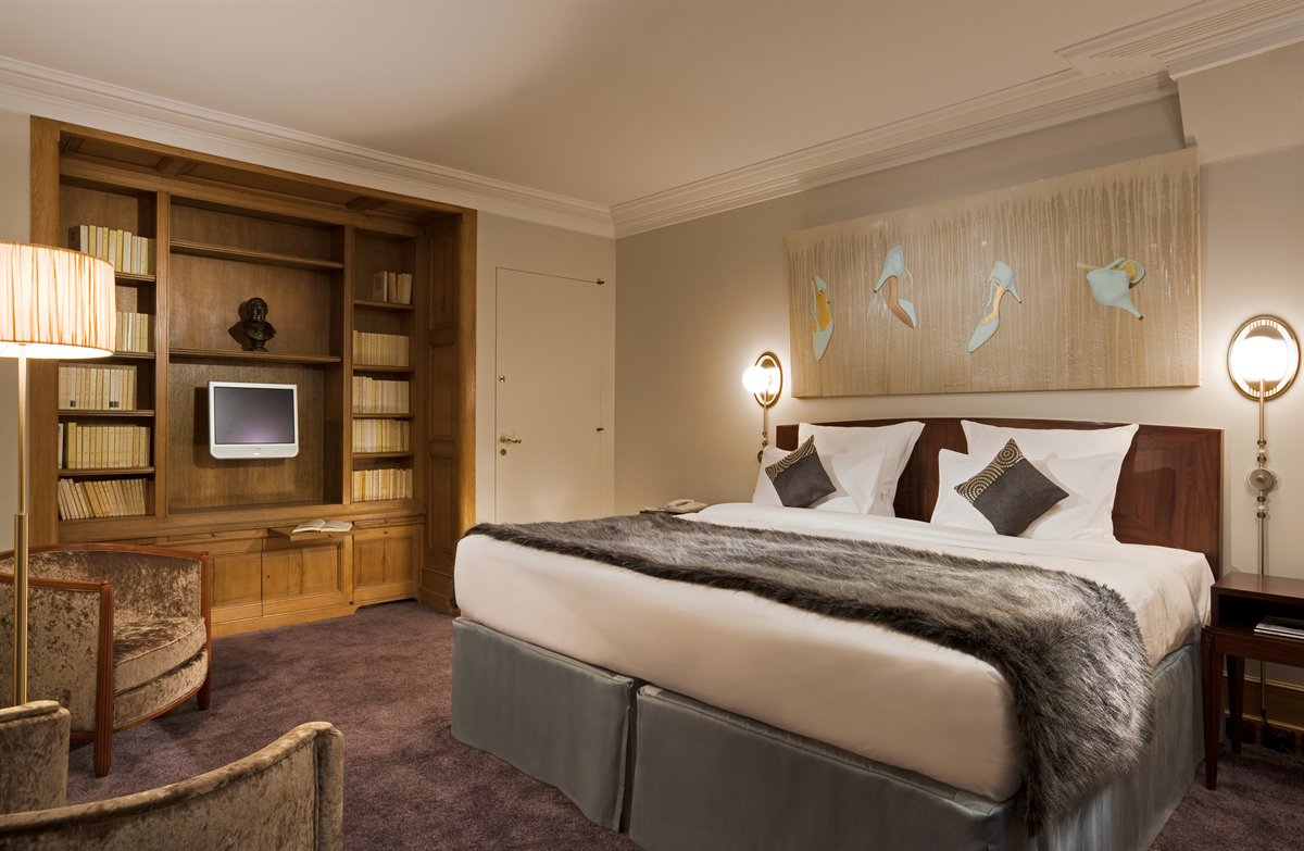 Hotel Lutetia Paris - Suite-Parisienne-02 animal-painting Thierry Bisch Contemporary painter animals painting art  nature biodiversity conservation Monaco Prince-Albert Prince-Albert-of-Monaco 