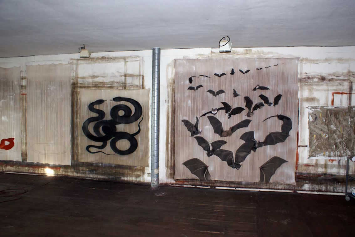 Atelier bats bat-flight-of-bats-black-snakes Thierry Bisch Contemporary painter animals painting art  nature biodiversity conservation Monaco Prince-Albert Prince-Albert-of-Monaco 