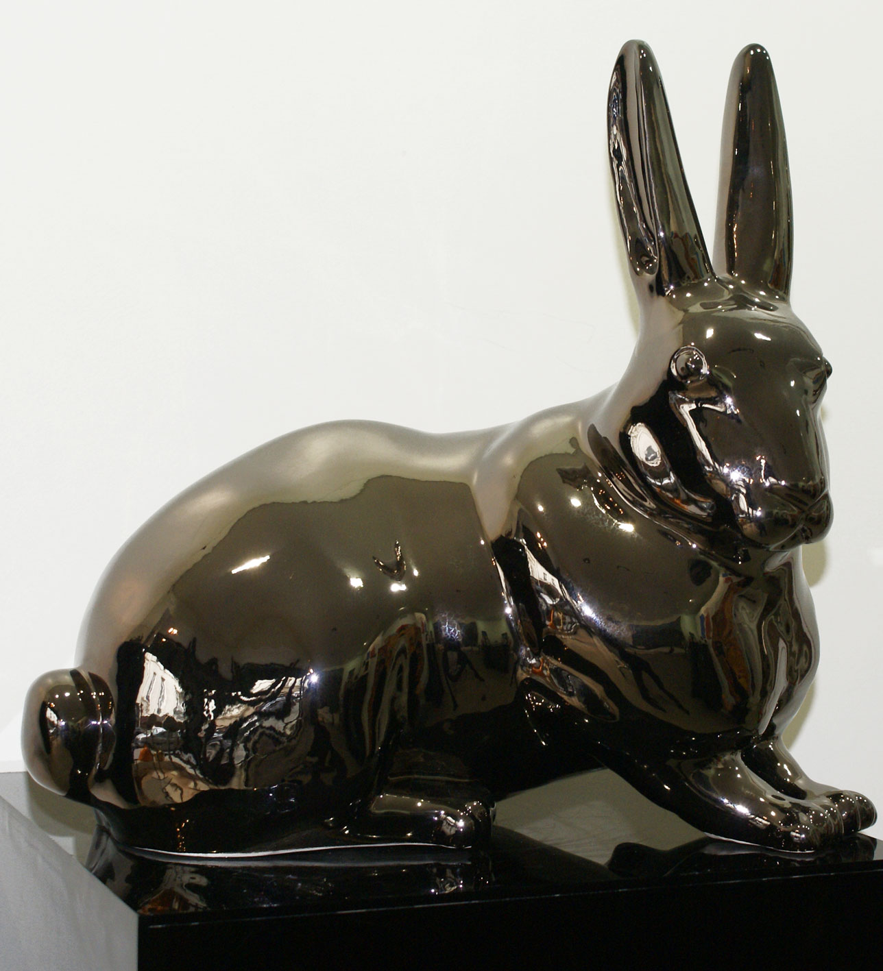 BLACK-PEARL ceramic-enameled-bicuit-bear Thierry Bisch Contemporary painter animals painting art  nature biodiversity conservation Monaco Prince-Albert Prince-Albert-of-Monaco 