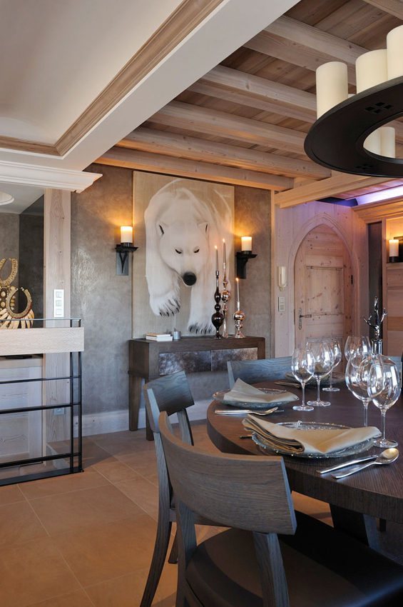 Amethyste suite HOTEL GRANDES ALPES COURCHEVEL hotel-grandes-alpes-courchevel-luxury-mountain-residence-french-alps-ski Thierry Bisch Contemporary painter animals painting art  nature biodiversity conservation Monaco Prince-Albert Prince-Albert-of-Monaco 