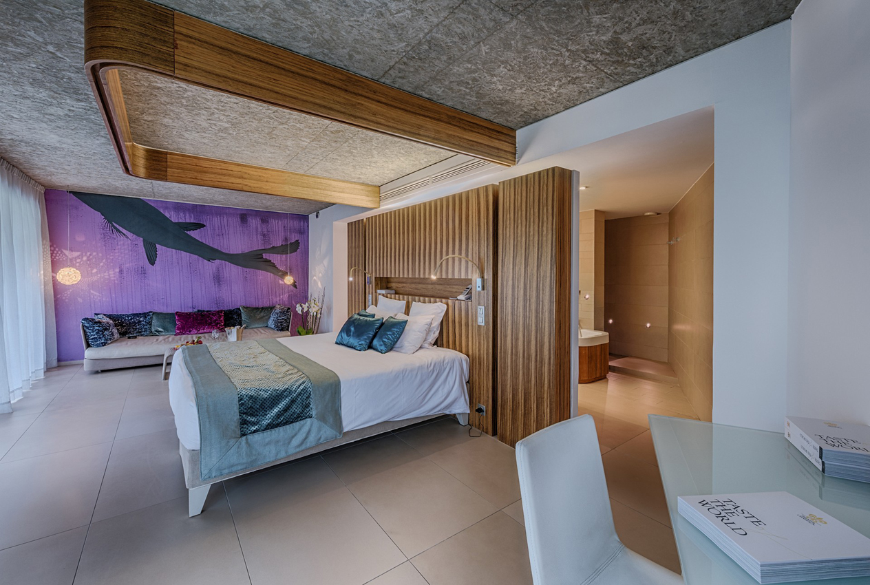 Chambre 10 French-Riviera-luxury-hotel Thierry Bisch Contemporary painter animals painting art  nature biodiversity conservation Monaco Prince-Albert Prince-Albert-of-Monaco 