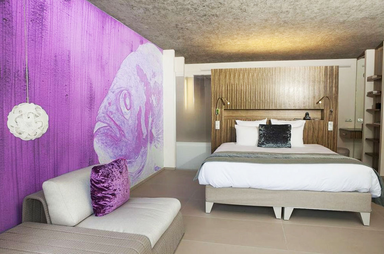 Chambre 9 French-Riviera-luxury-hotel Thierry Bisch Contemporary painter animals painting art  nature biodiversity conservation Monaco Prince-Albert Prince-Albert-of-Monaco 