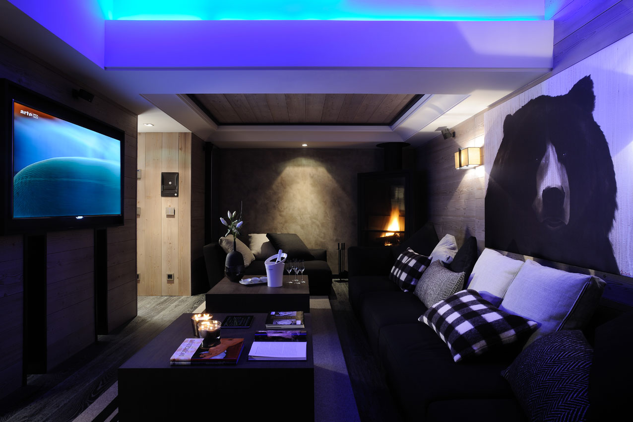 Onyx suite HOTEL GRANDES ALPES COURCHEVEL hotel-grandes-alpes-courchevel-luxury-mountain-residence-french-alps-ski Thierry Bisch Contemporary painter animals painting art  nature biodiversity conservation Monaco Prince-Albert Prince-Albert-of-Monaco 