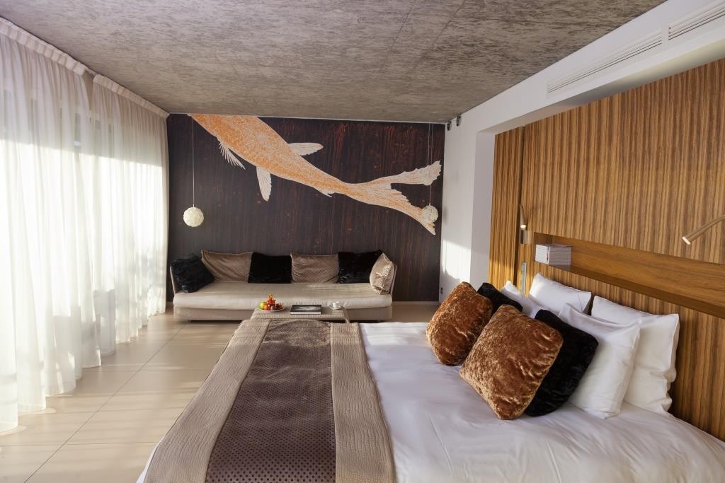 chambre 23 French-Riviera-luxury-hotel Thierry Bisch Contemporary painter animals painting art  nature biodiversity conservation Monaco Prince-Albert Prince-Albert-of-Monaco 