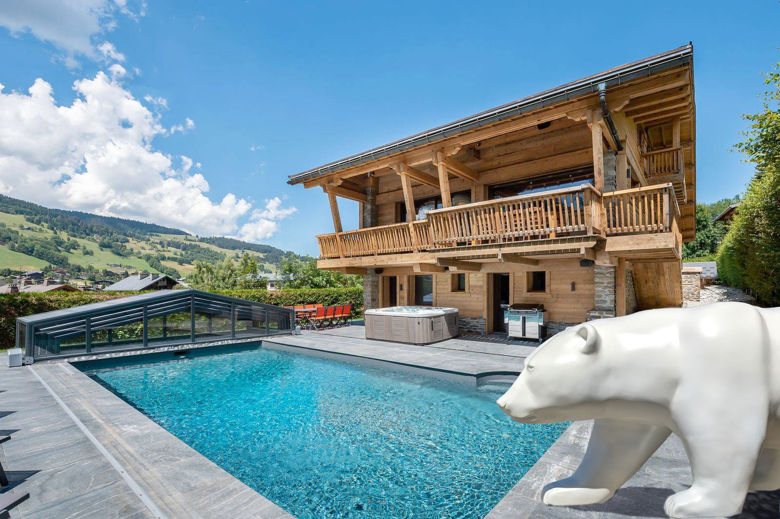 Big-Bear-Megève polar-white-bear-sculpture-decoration-chalet-mountain-ski-resort-winter-sport Thierry Bisch Contemporary painter animals painting art  nature biodiversity conservation Monaco Prince-Albert Prince-Albert-of-Monaco 